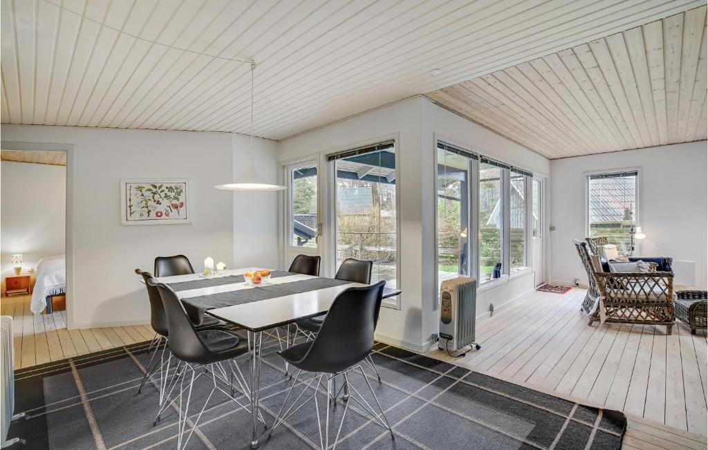 Awesome Home In Gedser With 4 Bedrooms And Wifi photo 2