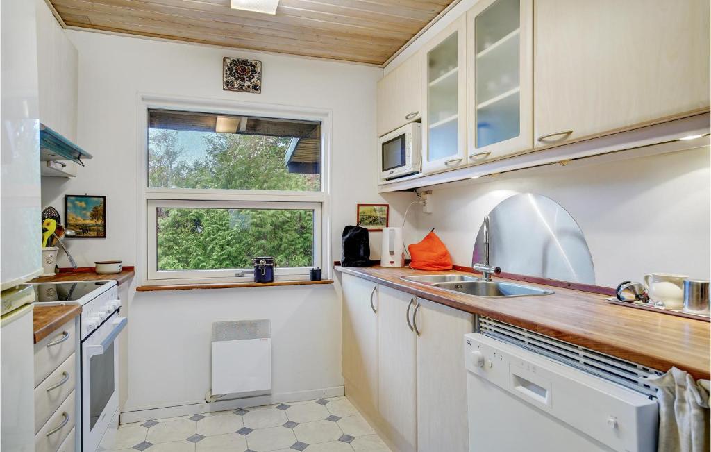 Awesome Home In Gedser With 4 Bedrooms And Wifi photo 3