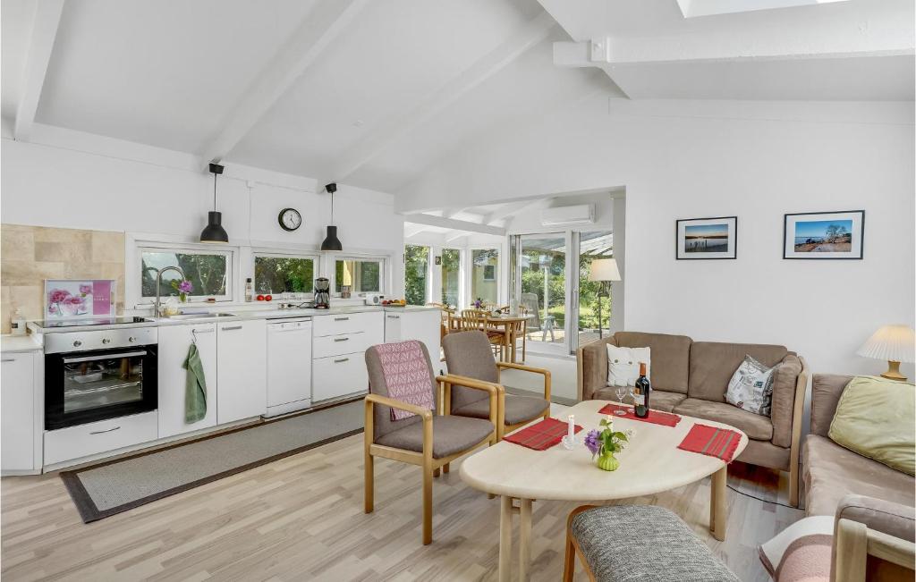 Amazing Home In Skibby With 4 Bedrooms And Wifi photo 4