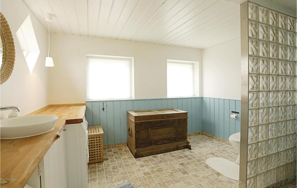 Amazing Home In Gudhjem With 4 Bedrooms And Wifi photo 1