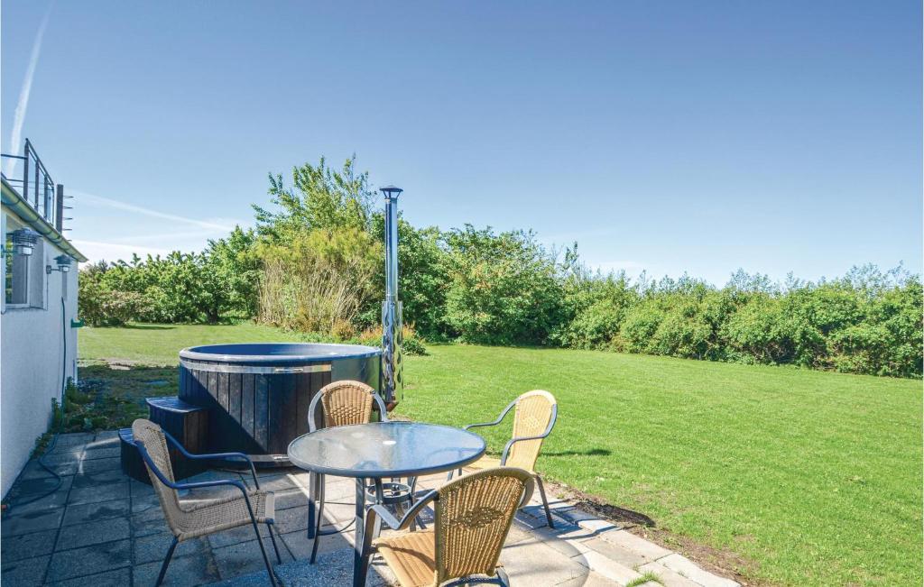 Amazing Home In Vinderup With 3 Bedrooms And Wifi photo 4