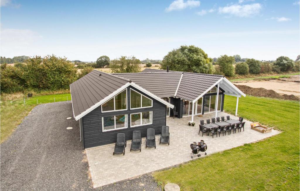 Awesome Home In Bogense With 6 Bedrooms, Wifi And Indoor Swimming Pool photo 3