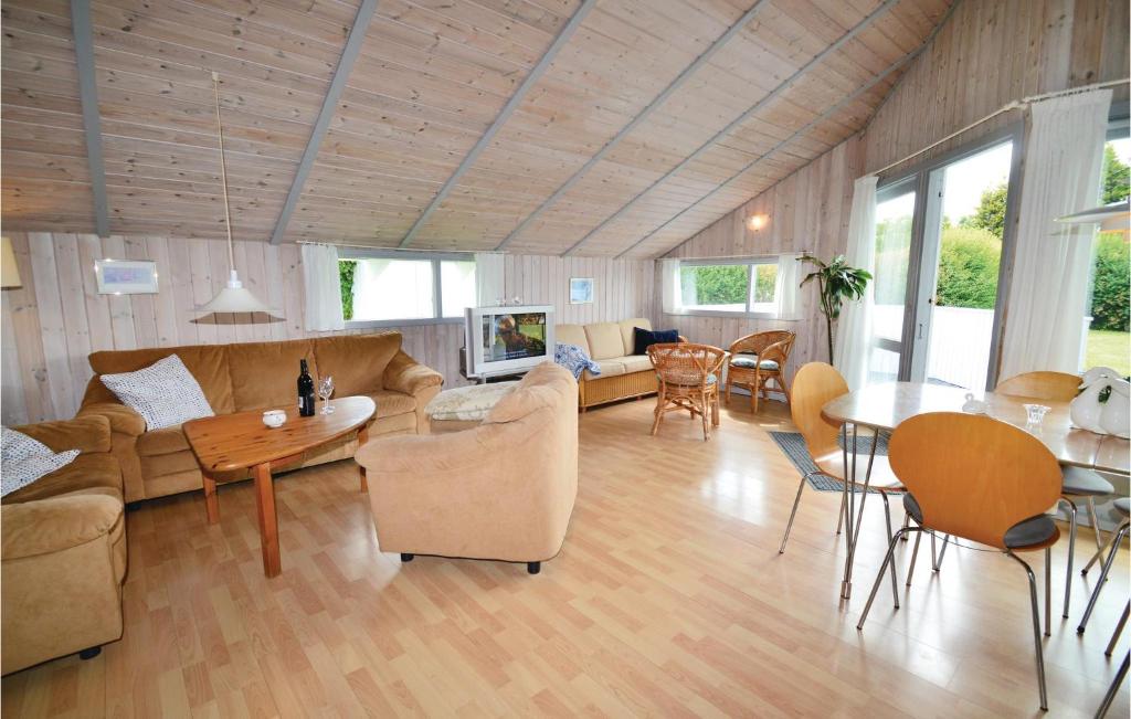 Nice Home In Karrebksminde With 3 Bedrooms, Sauna And Wifi photo 2