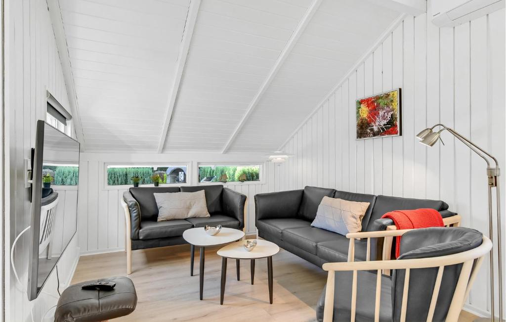 Awesome Home In Toftlund With 3 Bedrooms And Wifi photo 1