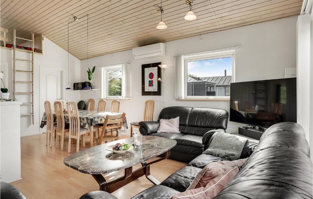 Stunning Home In Lgstr With Sauna, 3 Bedrooms And Wifi photo 2