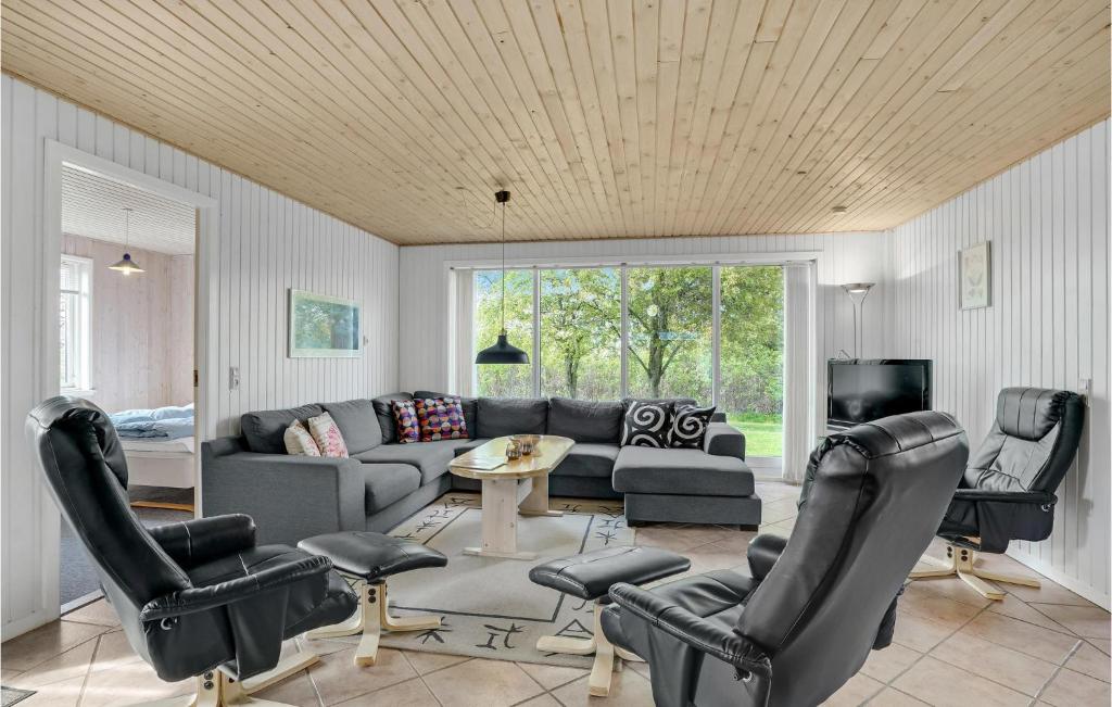 Stunning Home In Fars With 5 Bedrooms, Sauna And Wifi photo 1