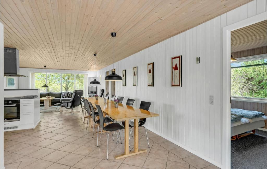 Stunning Home In Fars With 5 Bedrooms, Sauna And Wifi photo 4