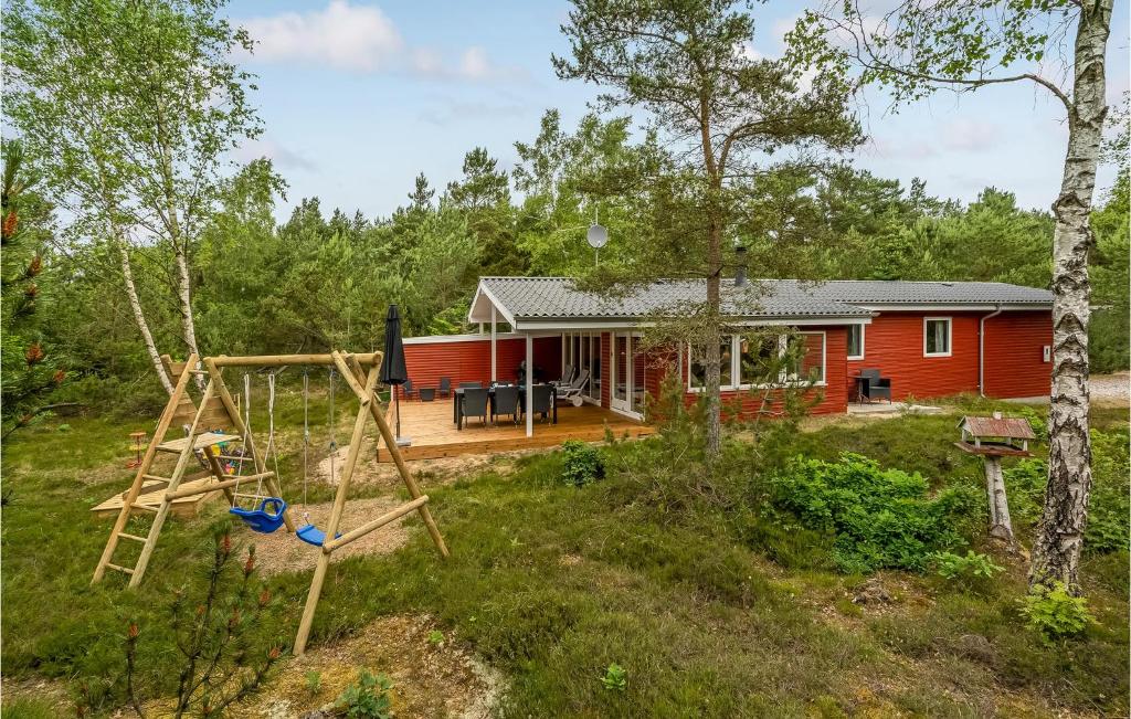 Nice Home In Hadsund With 3 Bedrooms, Sauna And Wifi
