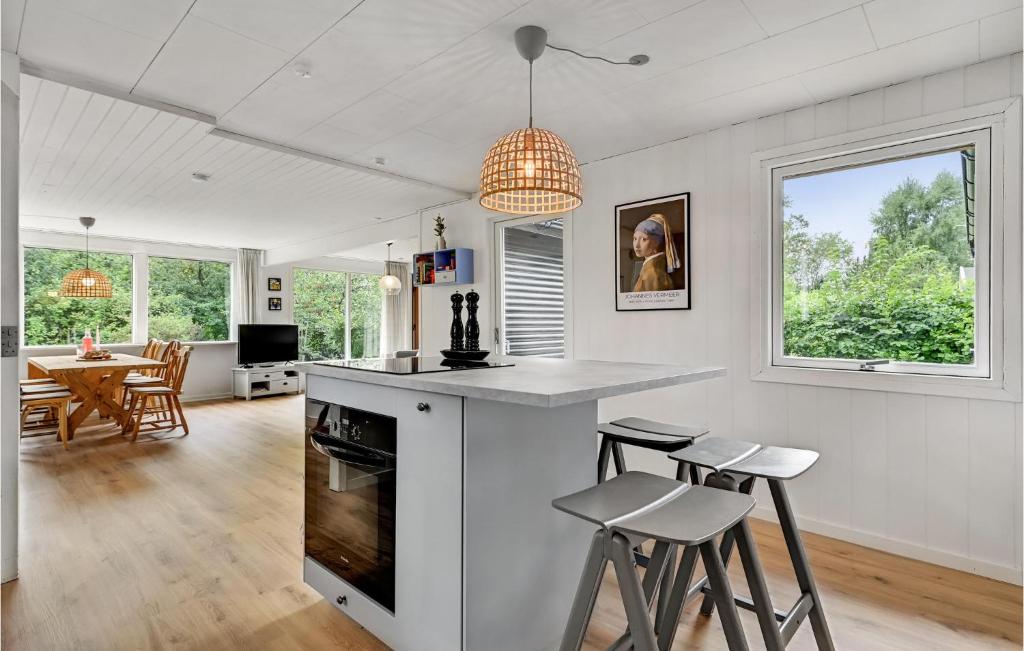 Stunning Home In Glesborg With Wifi And 3 Bedrooms photo 4