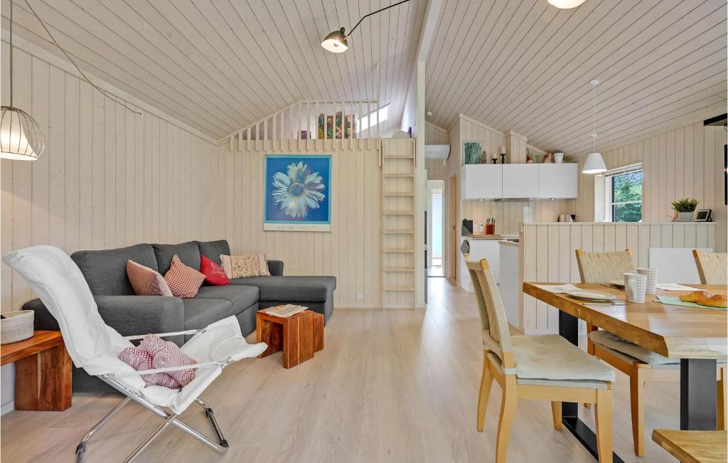 Nice Home In Gedser With 3 Bedrooms And Wifi photo 3