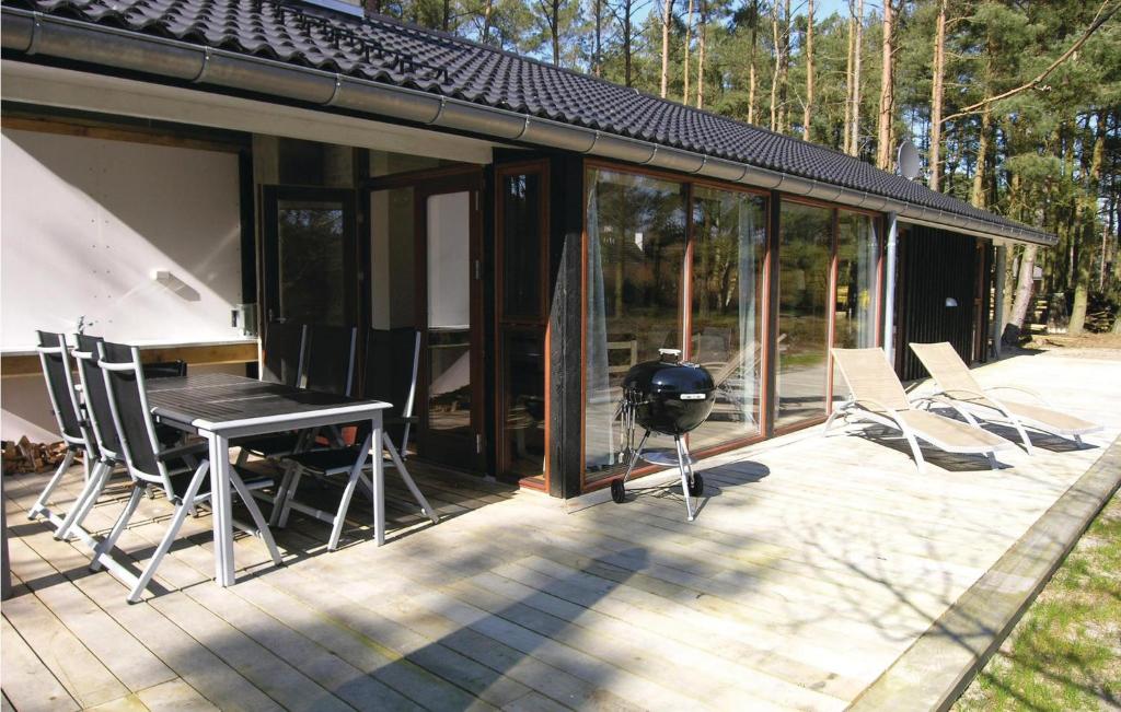 Amazing Home In Aakirkeby With 3 Bedrooms, Sauna And Wifi photo 3