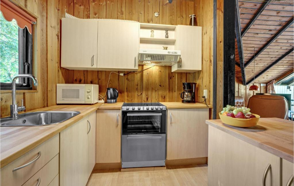 Stunning Home In Hadsund With 3 Bedrooms And Wifi photo 4