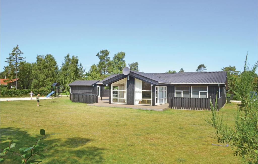 Stunning Home In Glesborg With 3 Bedrooms And Wifi