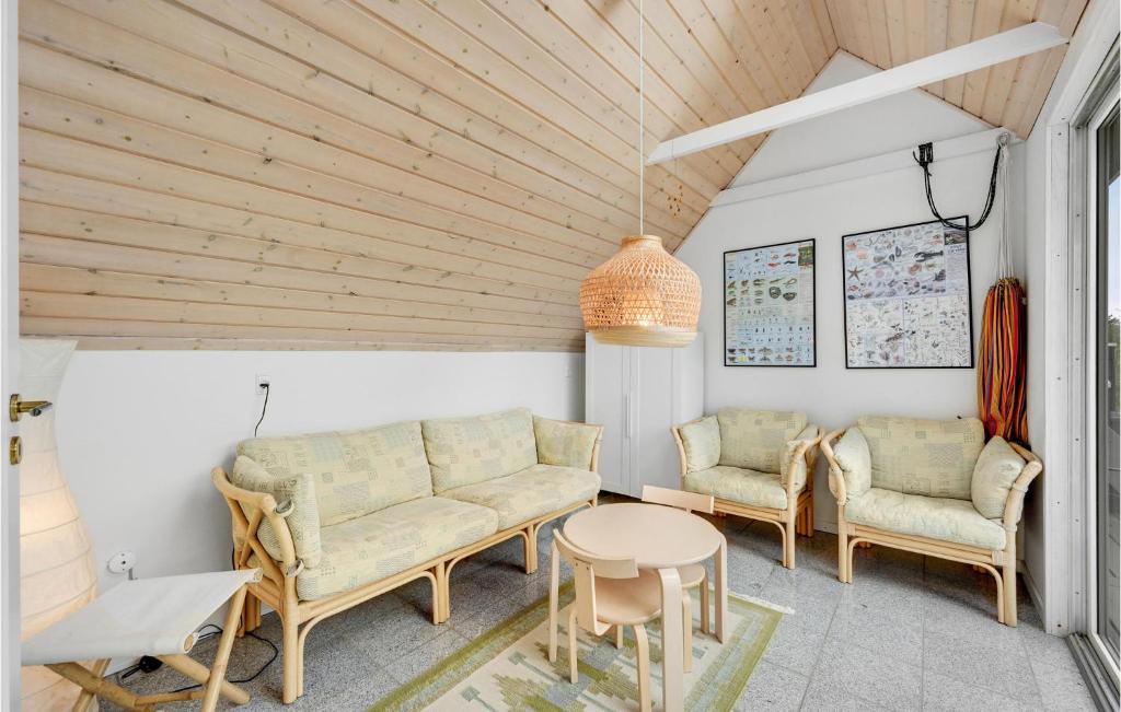 Amazing Home In Hvide Sande With 4 Bedrooms, Sauna And Wifi photo 4