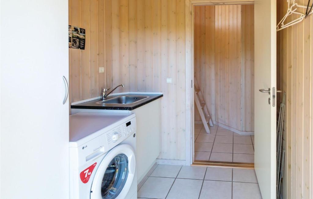Stunning Home In Sjllands Odde With 3 Bedrooms, Sauna And Wifi photo 4