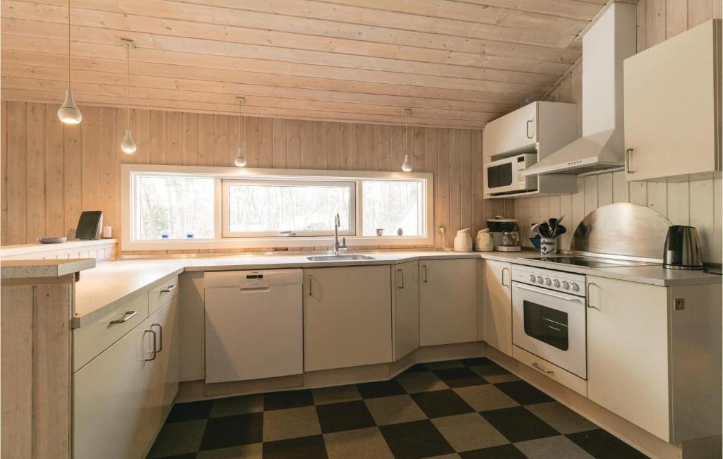 Amazing Home In Nex With 3 Bedrooms, Sauna And Wifi photo 2