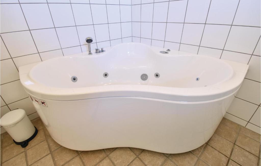Stunning Home In Otterup With 4 Bedrooms, Sauna And Wifi photo 2