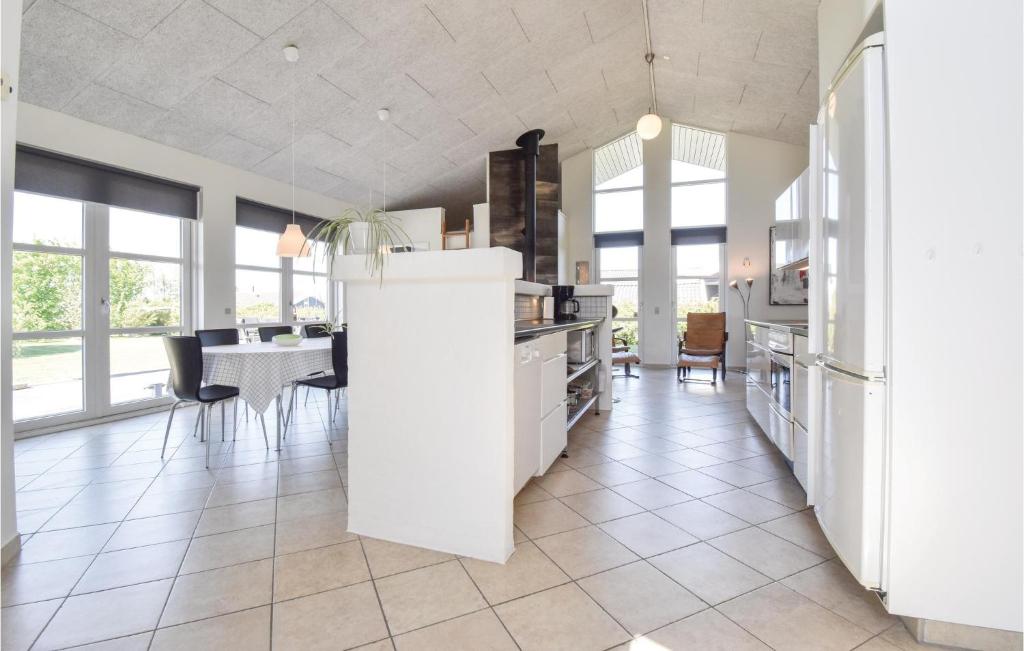 Stunning Home In Otterup With 4 Bedrooms, Sauna And Wifi photo 4