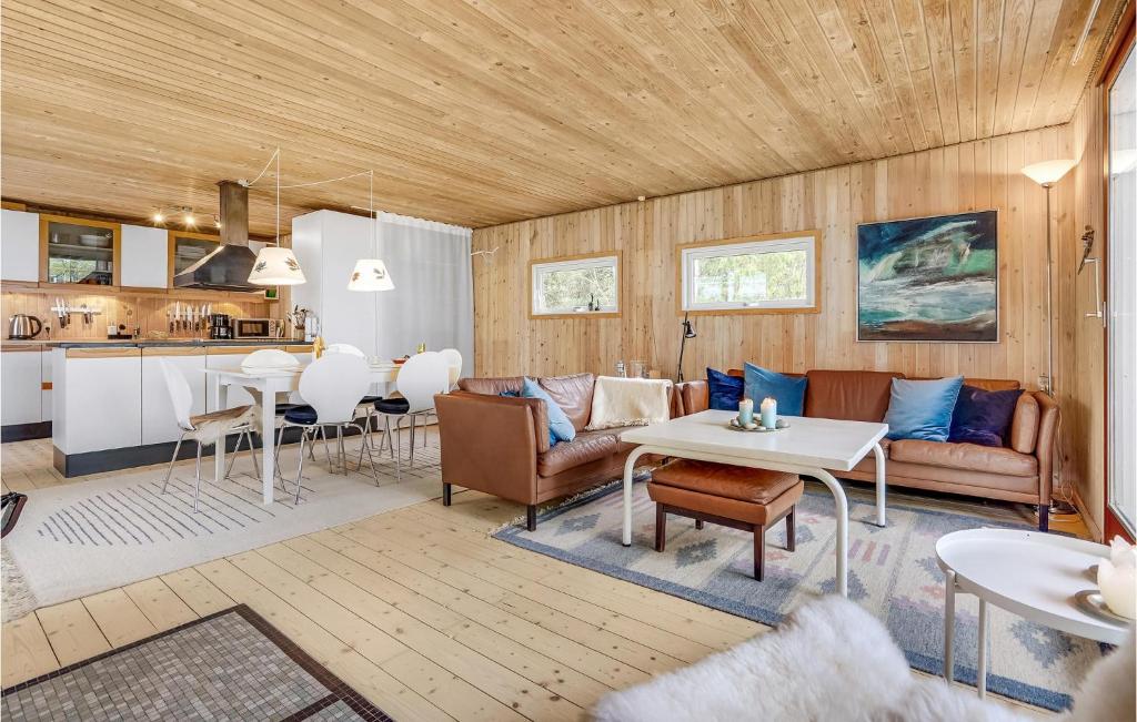 Amazing Home In Glesborg With 2 Bedrooms And Wifi photo 2