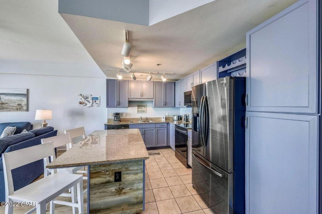 Beautiful Condo with Ocean View from 15th Floor photo 3