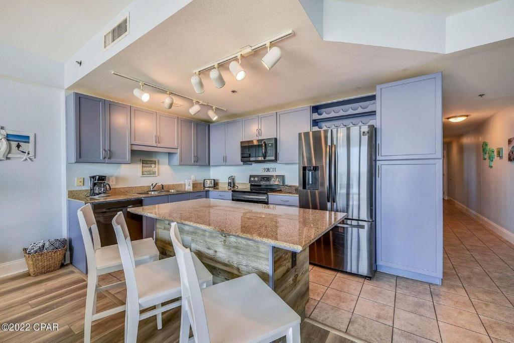 Beautiful Condo with Ocean View from 15th Floor photo 2