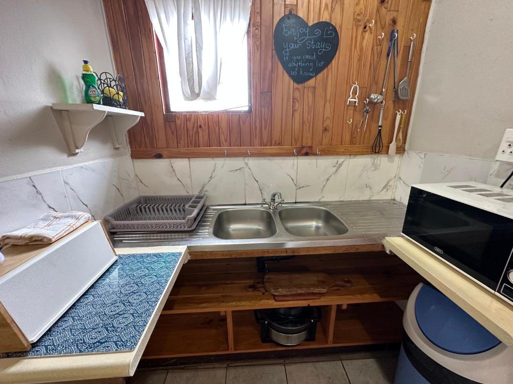 BlueCottage or Seaview Cottage at Coram Deo Lodge self catering photo 1