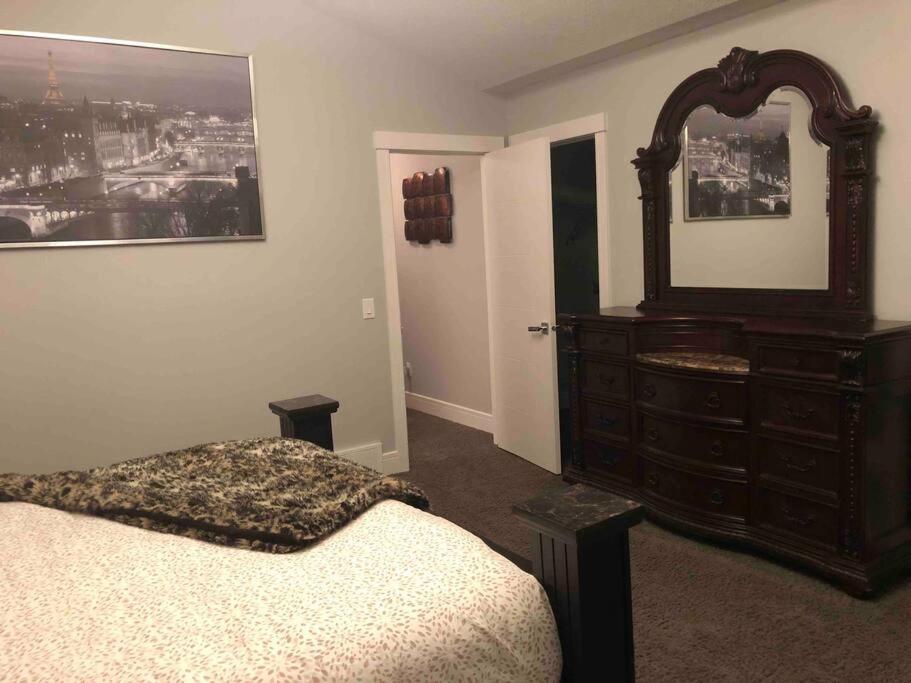 Cheerful and beautiful 3 bedroom home close lake photo 3