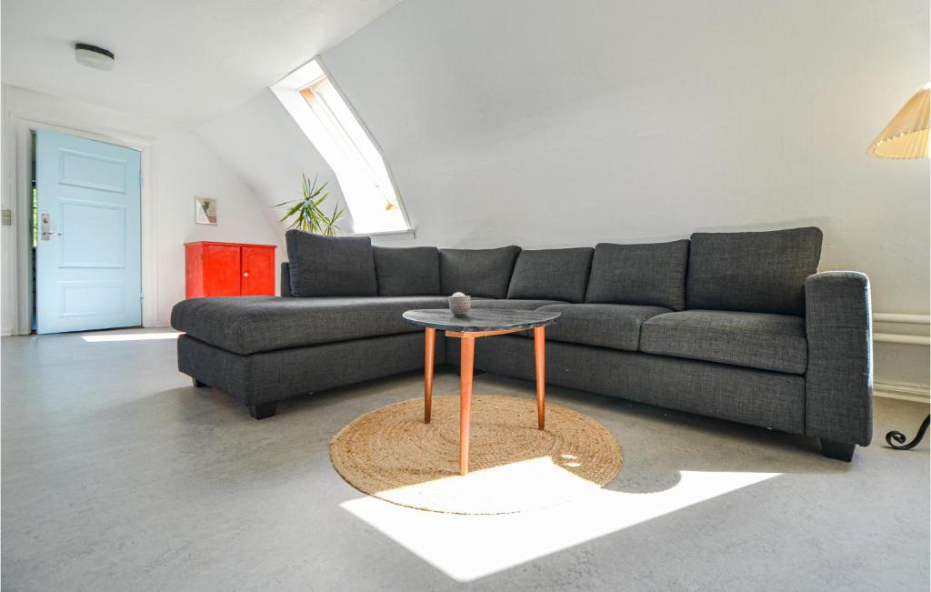 Beautiful Home In Glesborg With 8 Bedrooms And Wifi photo 2