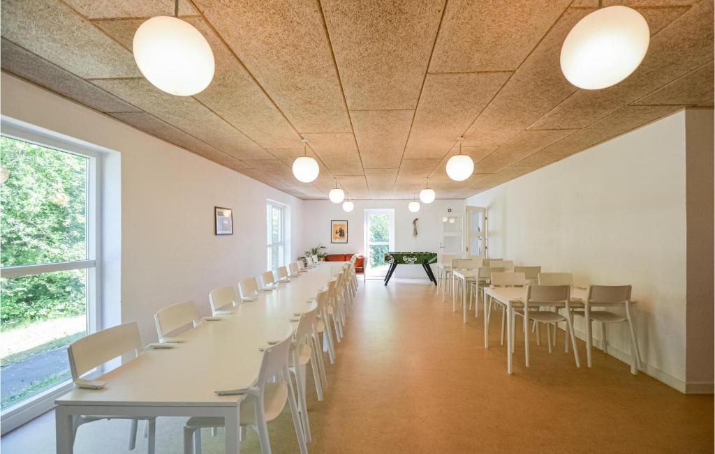 Beautiful Home In Glesborg With 8 Bedrooms And Wifi photo 3