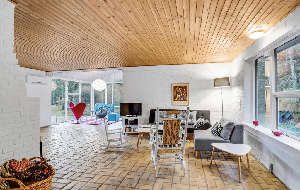 Stunning Home In Hjslev With 3 Bedrooms And Wifi photo 1