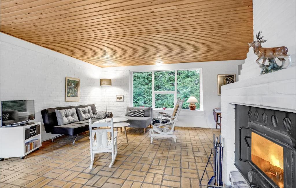 Stunning Home In Hjslev With 3 Bedrooms And Wifi photo 3