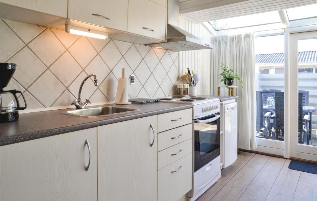 Beautiful Apartment In Vejers Strand With 1 Bedrooms And Wifi photo 3