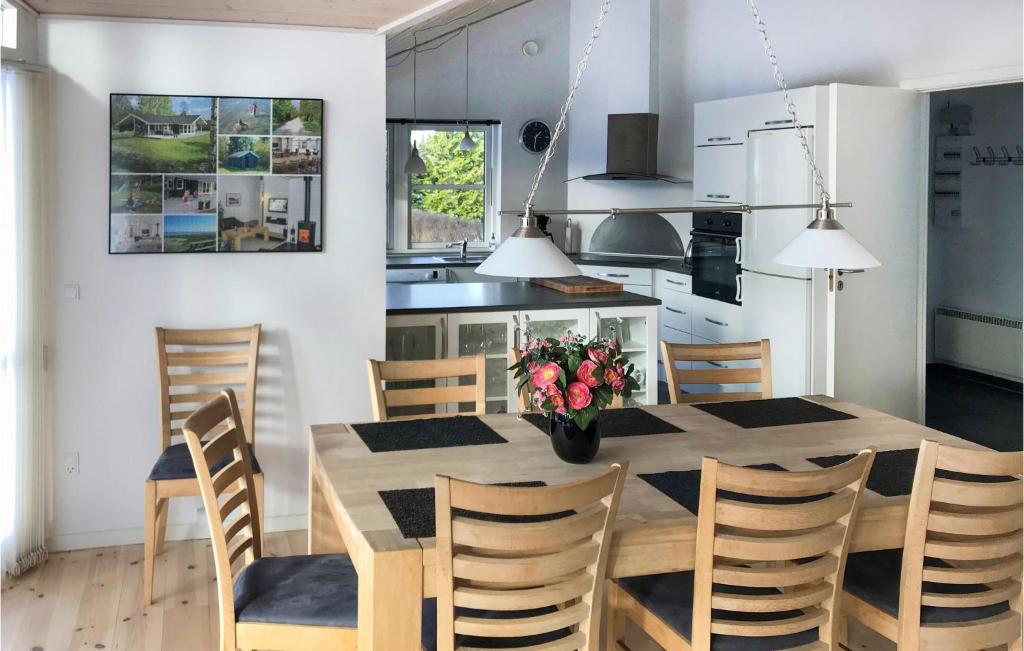 Stunning Home In rsted With 5 Bedrooms, Sauna And Wifi photo 3