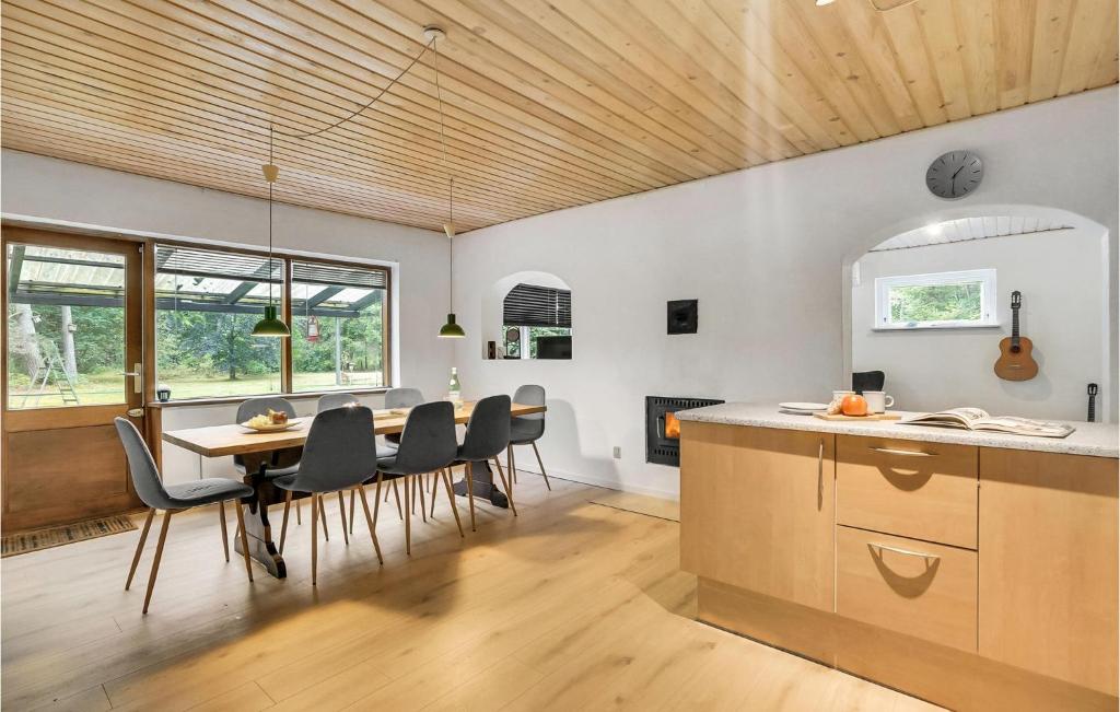 Stunning Home In Ans By With Wifi And 4 Bedrooms photo 4