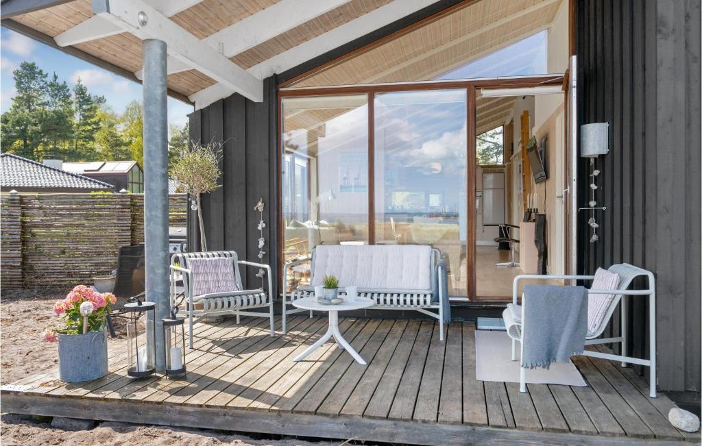 Awesome Home In Eg With 3 Bedrooms, Sauna And Wifi photo 3