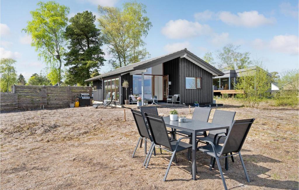 Awesome Home In Eg With 3 Bedrooms, Sauna And Wifi