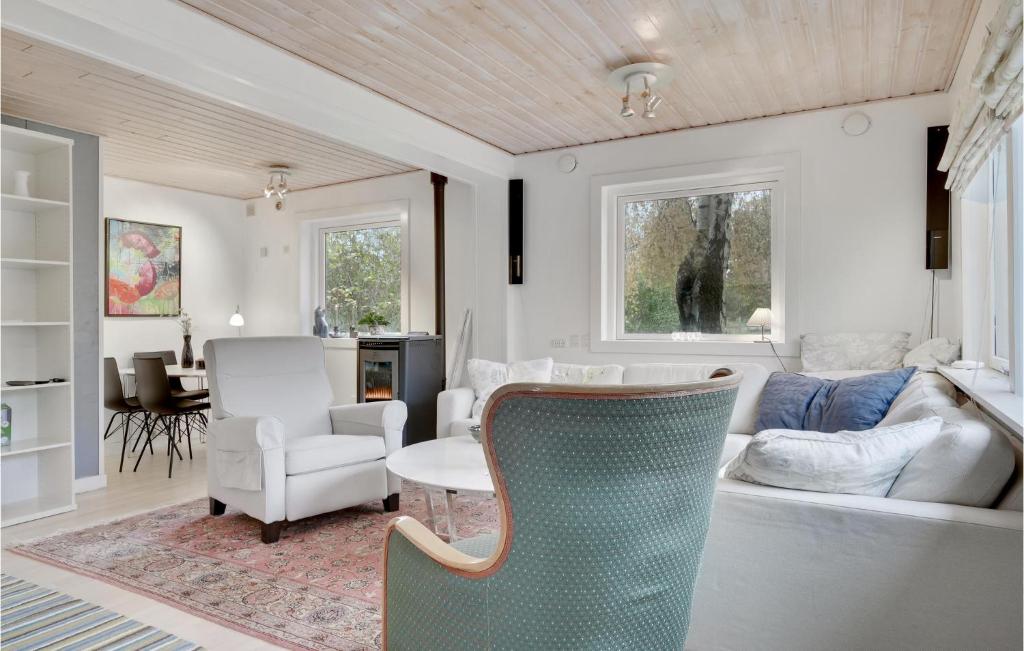 Stunning Home In Nykbing Sj With 4 Bedrooms And Wifi photo 3