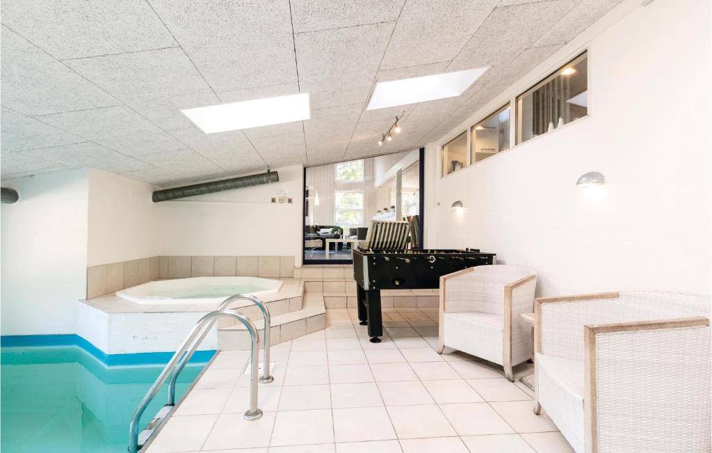 Beautiful Home In Nex With 6 Bedrooms, Wifi And Indoor Swimming Pool photo 2