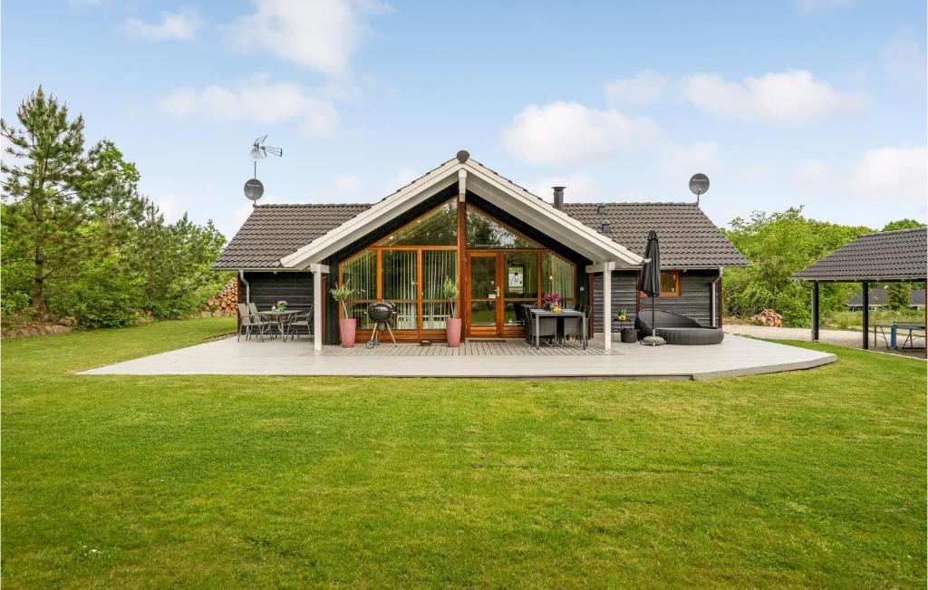 Beautiful Home In Glesborg With 3 Bedrooms, Sauna And Wifi