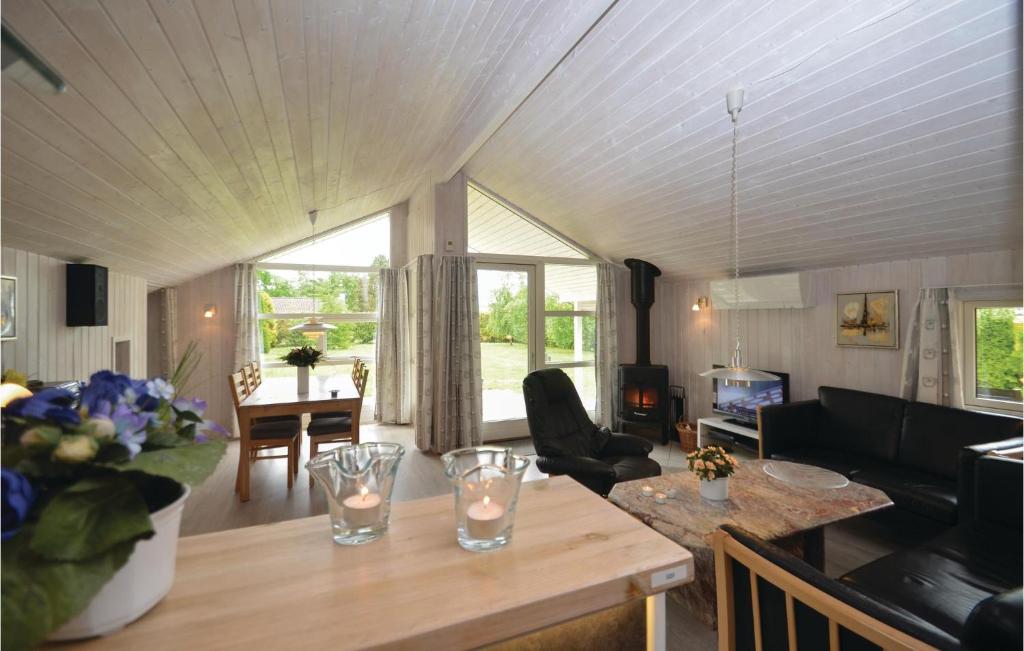 Amazing Home In Vggerlse With 4 Bedrooms, Sauna And Wifi photo 2