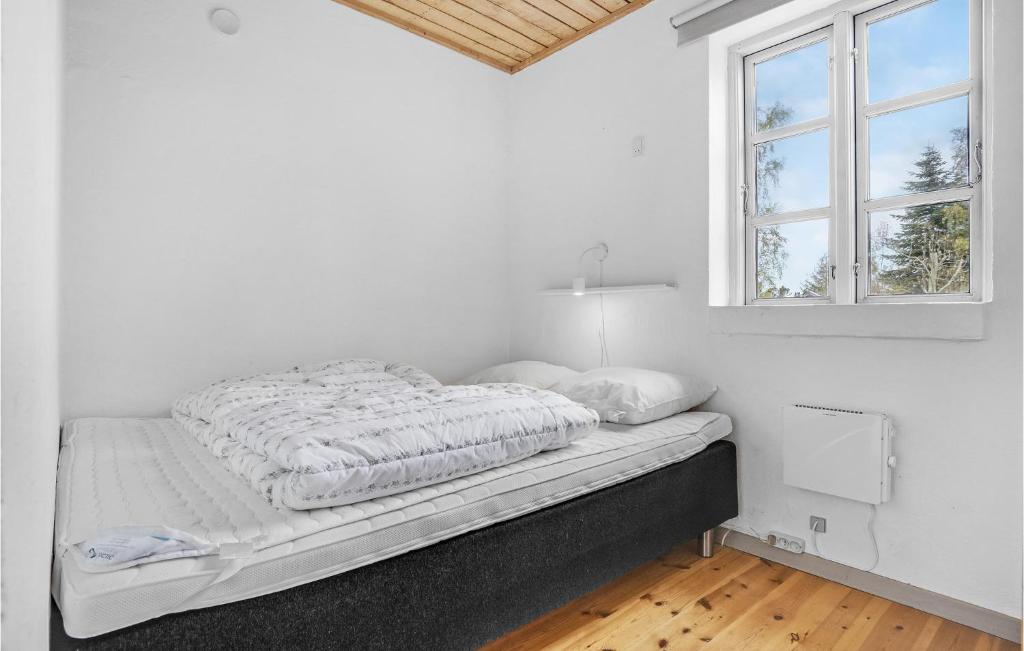 Amazing Home In Glesborg With 4 Bedrooms, Sauna And Wifi photo 2