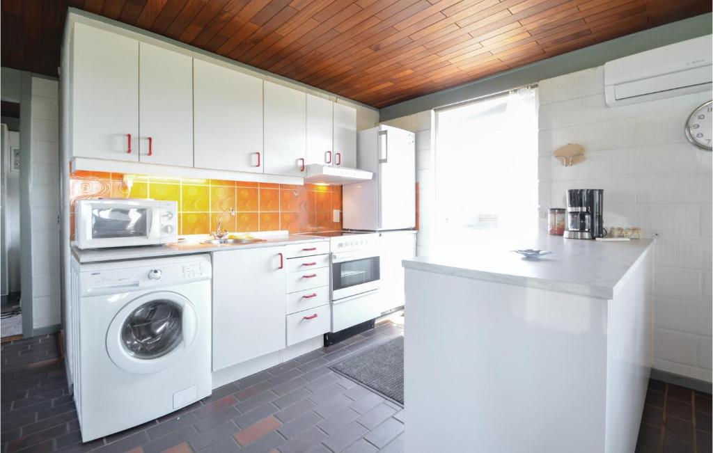 Amazing Home In Frstrup With 3 Bedrooms And Wifi photo 1