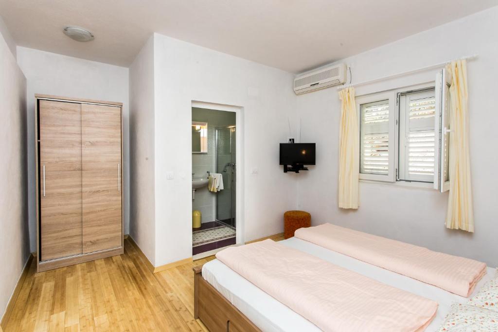 Guest House Oreb photo 1