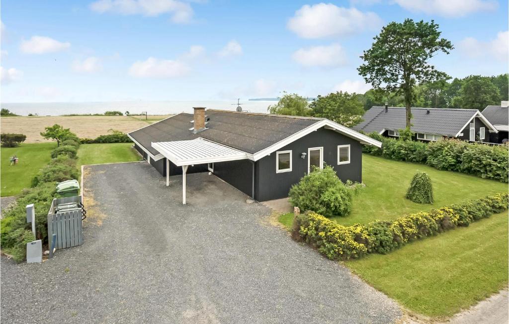 Nice Home In Juelsminde With 4 Bedrooms, Wifi And Indoor Swimming Pool