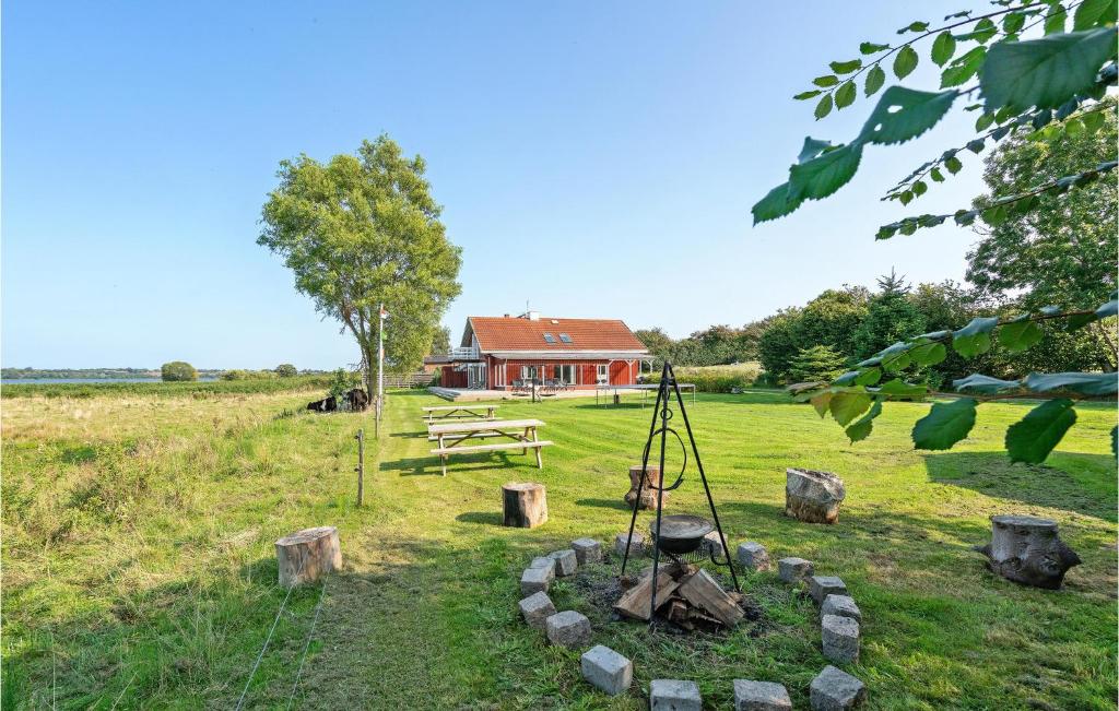 Beautiful Home In Christiansfeld With 6 Bedrooms, Sauna And Wifi photo 3