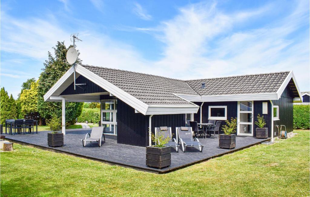 Stunning Home In Humble With 3 Bedrooms, Sauna And Wifi