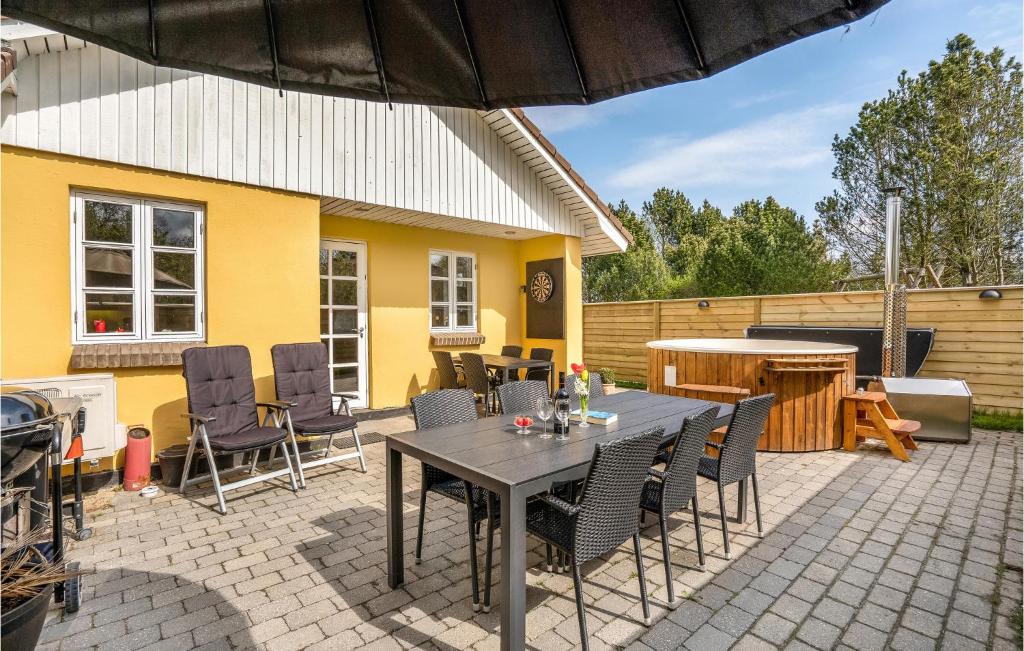 Amazing Home In Glesborg With 4 Bedrooms, Sauna And Wifi photo 4