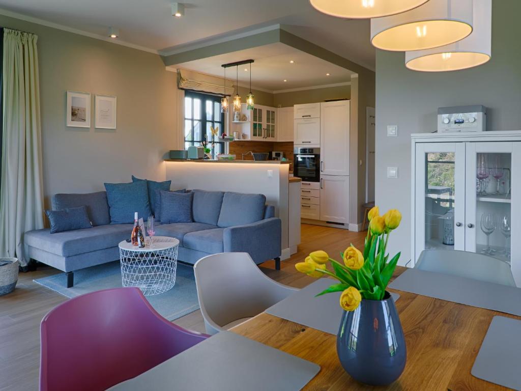 Reetland am Meer - Premium Reetdachvilla mit 3 Schlafzimmern, Sauna und Kamin F27