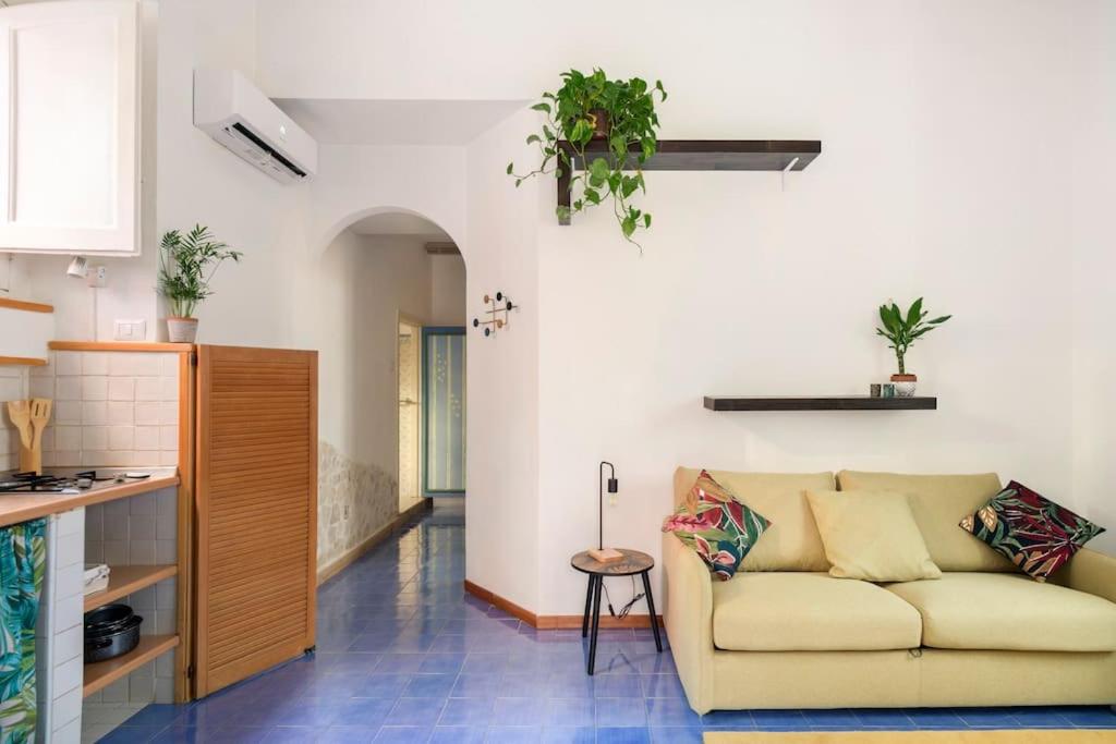 Bouganville Holiday House - Tap to explore photos