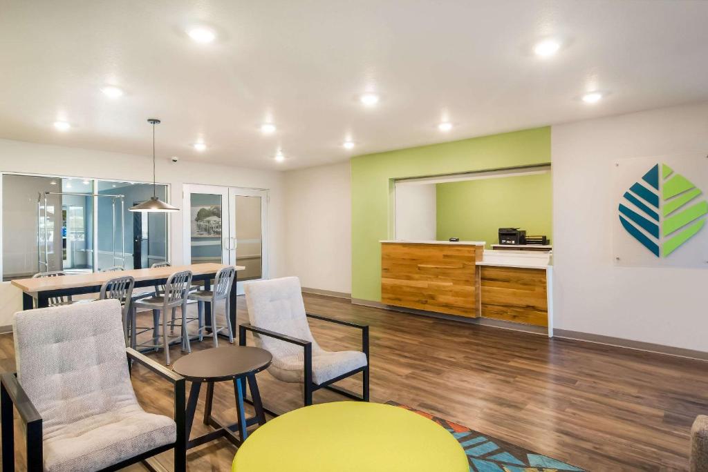 WoodSpring Suites Jacksonville - South photo 4
